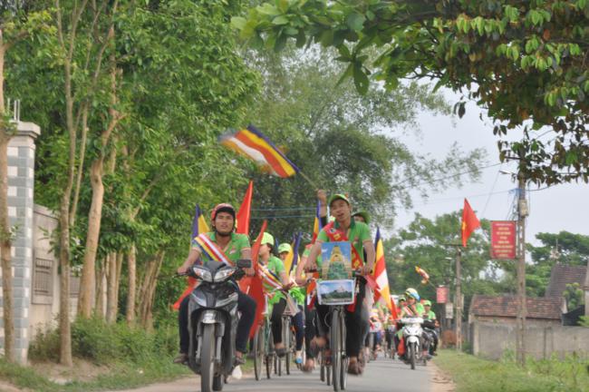 Phật tử trẻ Nghệ An đạp xe 1 ngày qua 65 km mừng Phật đản