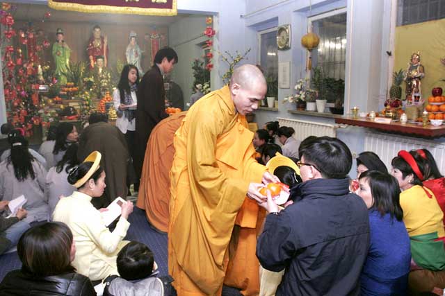 14 681231689 Đức: Chùa Phổ Đà Berlin hân hoan đón mừng năm mới *** GĐPT Đức Tâm gdptductam.com