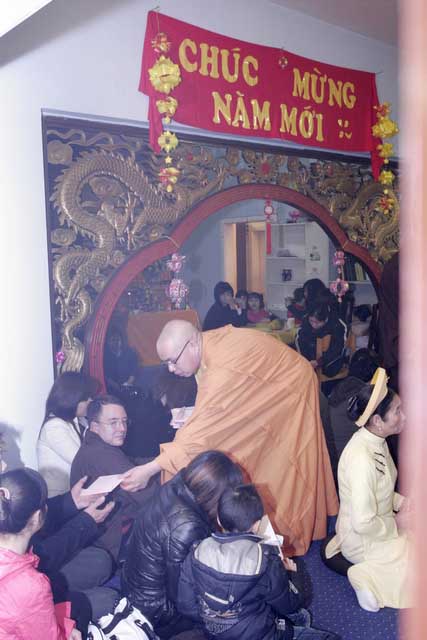 15 515228271 Đức: Chùa Phổ Đà Berlin hân hoan đón mừng năm mới *** GĐPT Đức Tâm gdptductam.com