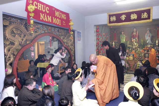 16 911038208 Đức: Chùa Phổ Đà Berlin hân hoan đón mừng năm mới *** GĐPT Đức Tâm gdptductam.com