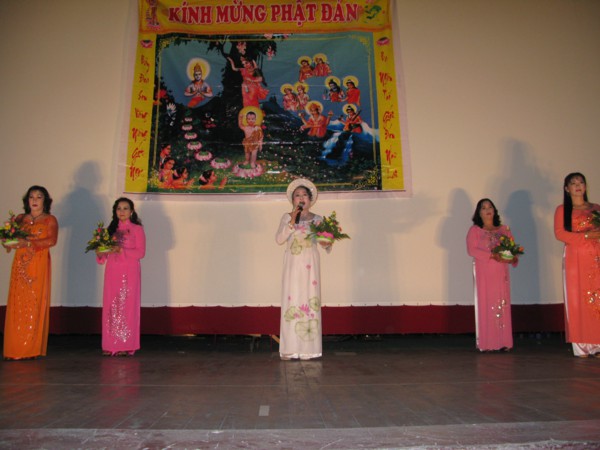 Lâm Đồng : Đêm văn nghệ hát mừng Phật Đản