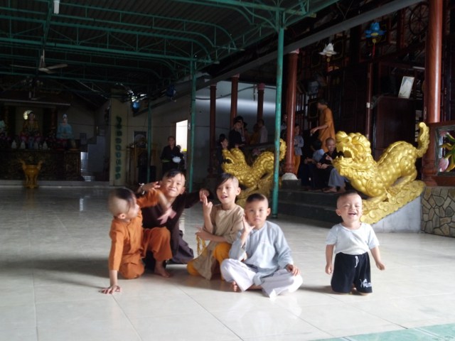 Hcm-Phát tâm hoàn thành tâm nguyện giúp đỡ thầy Trần Văn Bốn,đang an cư kiết hạ - 2