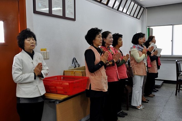 Canh Sat HQ An vi Phat 30 983863697 Hàn Quốc: Cảnh sát quận Giang Nam an vị tượng Phật