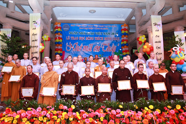 Học viện PGVN TP.HCM trao học bổng Minh Châu nhân dịp ngày 20/11