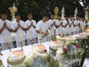 Thái Lan: Đội bóng nhí làm lễ xuống tóc, chuẩn bị vào chùa tu tập