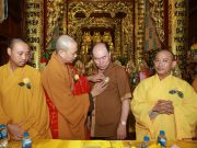 Thái Nguyên: Bông hồng cài áo tại chùa Linh Sơn Đại Phúc