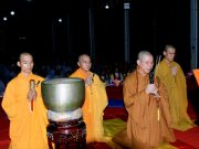 Phật giáo H. Hương Sơn thắp nến tri ân cha mẹ Vu Lan 2018