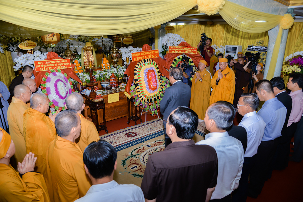 Phó Thủ tướng Thường trực Trương Hoà Bình viếng Trưởng lão HT.Thích Hiển Pháp