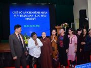 Hải Phòng: Chùa Vẽ tặng quà cho bệnh nhân khoa Thận nhân tạo tại BV Việt Tiệp