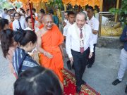 TP.HCM: Phó Thủ tướng Trương Hòa Bình chúc tết Chôl Chnăm Thmây tại chùa Chantaransay