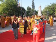 Khánh Hòa: Đồng bào dân tộc về chùa Long Sơn mừng Đại lễ Phật đản