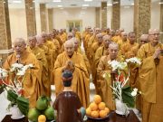 Chùm ảnh: Thọ trai, kinh hành tại khóa an cư Việt Nam Quốc Tự