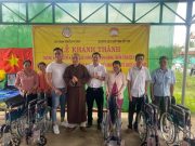 Bến Tre: CLB Hạnh Nguyện góp xi măng cùng bà con làm đường nông thôn