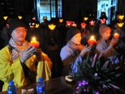 Hà Nội: Ấm áp đêm hoa đăng với chủ đề “Con về bên Phật” tại chùa Đình Quán