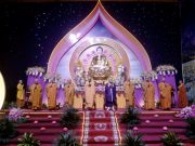 Linh thiêng đêm hội hoa đăng kính mừng ngày Phật thành đạo tại chùa Bằng