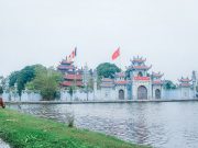 Chùa xưa soi bóng Hồng Hà