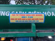 Chùa Đức Quang chia sẻ nước sạch và khẩu trang y tế đến bà con vùng hạn mặn miền Tây