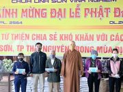 Thái Nguyên: Chùa Linh Sơn tặng quà cho bà con khó khăn trong mùa dịch
