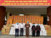 Hà Nội: Chùa Tân Hải tặng quà cho người nghèo phòng chống dịch bệnh Covid-19