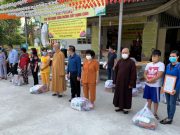 TP.HCM: Phật giáo Q.Tân phú trao quà hỗ trợ các gia đình khó khăn trong mùa dịch Covid -19.