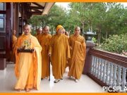 Xả phú cầu bần, xả thân cầu đạo