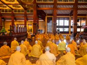 TP.HCM: Trang nghiêm lễ bố-tát tập trung tại VNQT (Q.10)