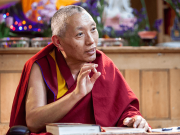 Nhà sư Tây Tạng được trao tặng huy chương Úc bởi những đóng góp cho đạo Phật và giáo dục