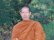 Con trai tỷ phú từ chối quyền thừa kế, đi tu từ năm 18 tuổi