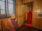 Trung Quốc: Một tu sĩ phát nguyện bế quan 5 năm