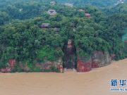 Trung Quốc: Lạc Sơn Đại Phật ngập lụt, nước lũ tràn đến chân tượng Phật