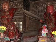 Những cặp tượng Hộ Pháp khổng lồ bằng đất sét trong chùa Việt