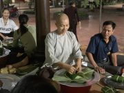 Hàng ngàn chiếc bánh chưng chay chuẩn bị được chuyển đến tận tay đồng bào miền Trung