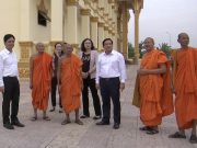 Cần Thơ: Chủ tịch Hội đồng dân tộc của Quốc hội thăm và chúc tết Học Viện Phật giáo Nam tông Khmer