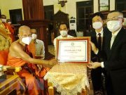 Giáo hội Phật giáo VN tặng quà chư tăng Campuchia gặp khó vì COVID-19