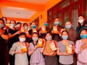 TP.HCM: Một vạn lá cờ Phật giáo mừng Phật đản tặng Phật tử treo ở tư gia