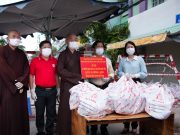 TP.HCM: BTS Phật giáo Q.8 trao quà đến bà con tại các khu cách ly