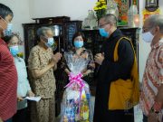 TP.HCM: Quỹ Đến Từ Trái Tim tặng quà cho người cao tuổi quận Tân Phú