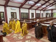 Hà Nội: Ngày trưởng tịnh trong mùa an cư tại chùa Bằng