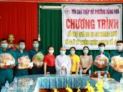Bình Dương: Chùa Thiên Quang trao quà cho dân quân phòng chống dịch