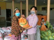 Trà Vinh: Tịnh Xá Ngọc Cầu trao tặng 1 tấn gạo cho bà con mùa dịch bệnh