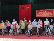 Ninh Bình: Chùa Bích Thượng trao tặng gần 60 suất quà cho học sinh trước thềm năm học mới.
