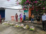 Trà Vinh: Chùa Bình Phước tặng 100 phần quà cho các hộ sống ở nhà trọ đang gặp khó khăn