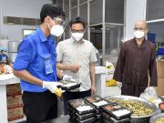 Phó Thủ tướng Vũ Đức Đam thăm bếp ăn yêu thương trong vùng dịch