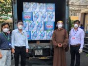 TP.HCM: Chuyển trao hơn 1000 thùng nước khoáng đến các các y bác sĩ nơi tuyến đầu