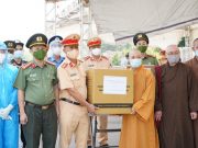 Hà Nội: Ban trị sự Phật giáo thủ đô thăm, tặng quà các chốt kiểm dịch của Công an Thành phố