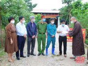 Thanh Hóa: Ban trị sự Giáo hội Phật giáo tỉnh trao quà hỗ trợ khu cách ly tập trung xã An Nông