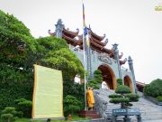 Quảng Ninh: Chùa Ba Vàng treo cờ Phật rủ, tụng kinh tưởng niệm Đức Pháp chủ