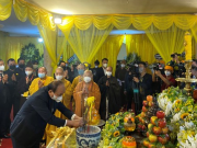 Nhiều đoàn lãnh đạo cùng đông đảo Phật tử đã tới viếng Đại lão Hòa thượng Thích Phổ Tuệ