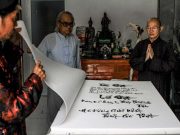 Xem tác phẩm thư pháp kinh Bổn môn Pháp hoa kích thước lớn