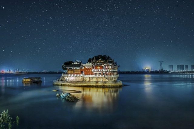 chua-tren-song-15502384